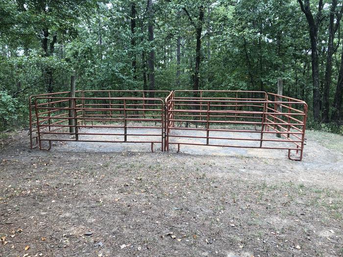 A photo of Site 008 of Loop HCMR at CEDAR LAKE (OKLAHOMA) with horse pen