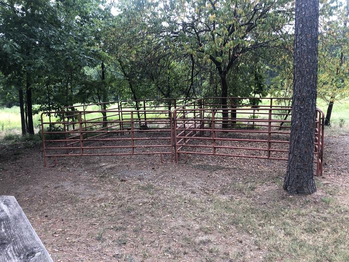 A photo of Site E017 of Loop HCLE at CEDAR LAKE (OKLAHOMA) with horse pen