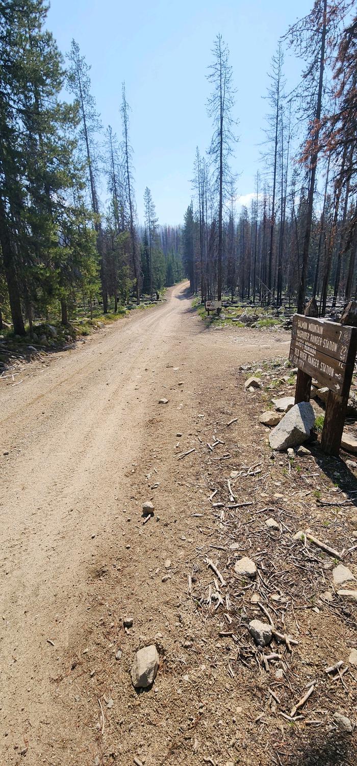 Turnoff of Road #468 to Horse Heaven Cabin to the south