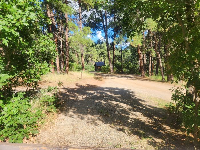 C4 parking spur as seen from back, picnic table just out of frame to left