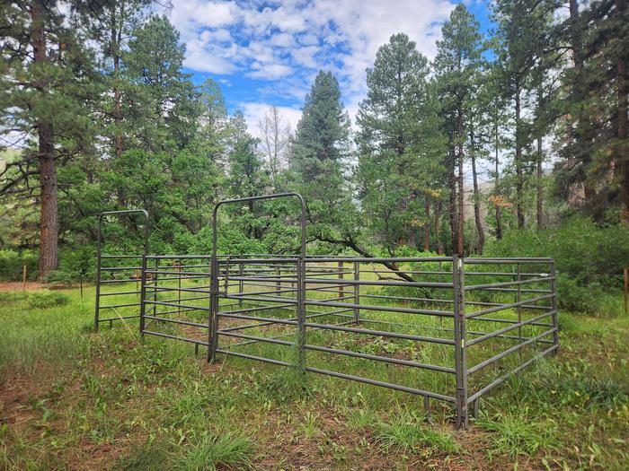 Some sites have horse corrals available, but there is no water at the campground and guests should haul off manure