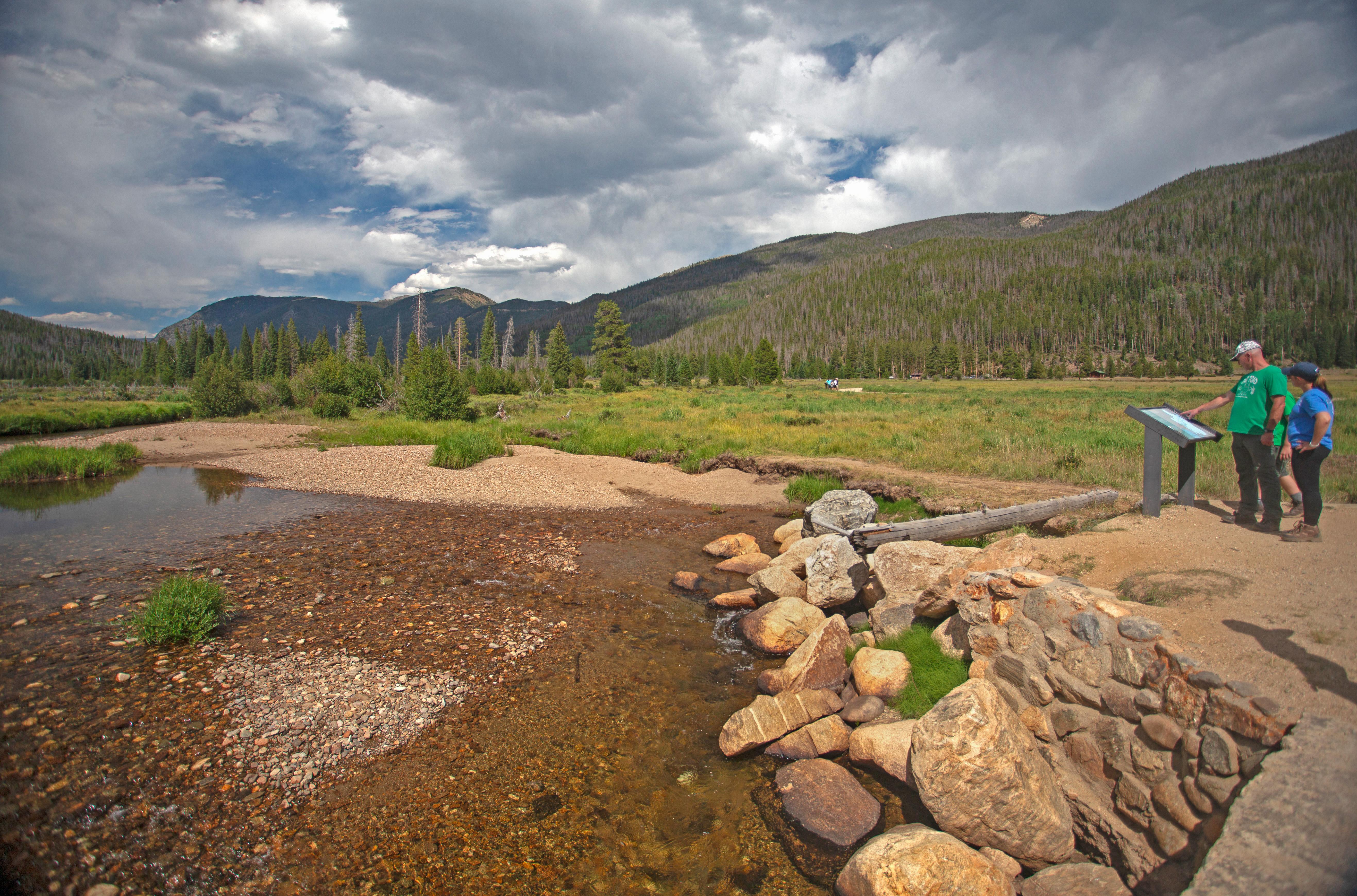 Colorado River and the trail to the Holzwarth Historic Site