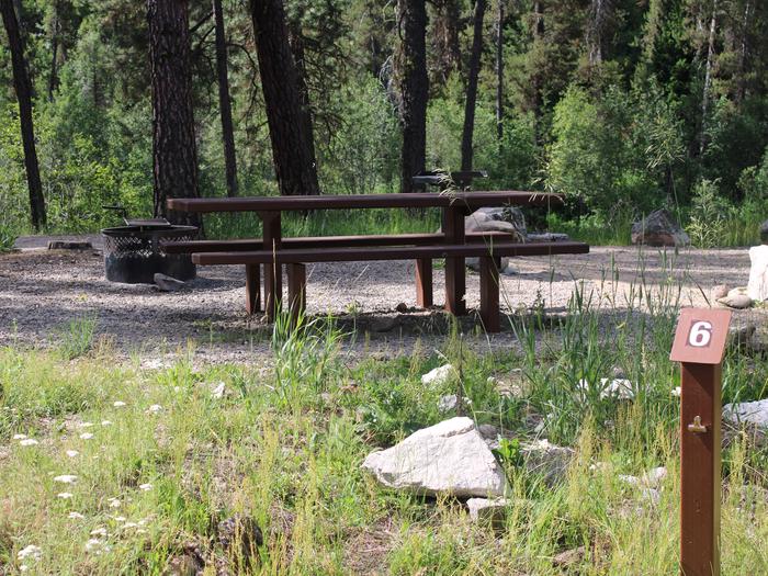 Site 6 post and tableSite 6, Mountain View Campground. Boise National Forest 