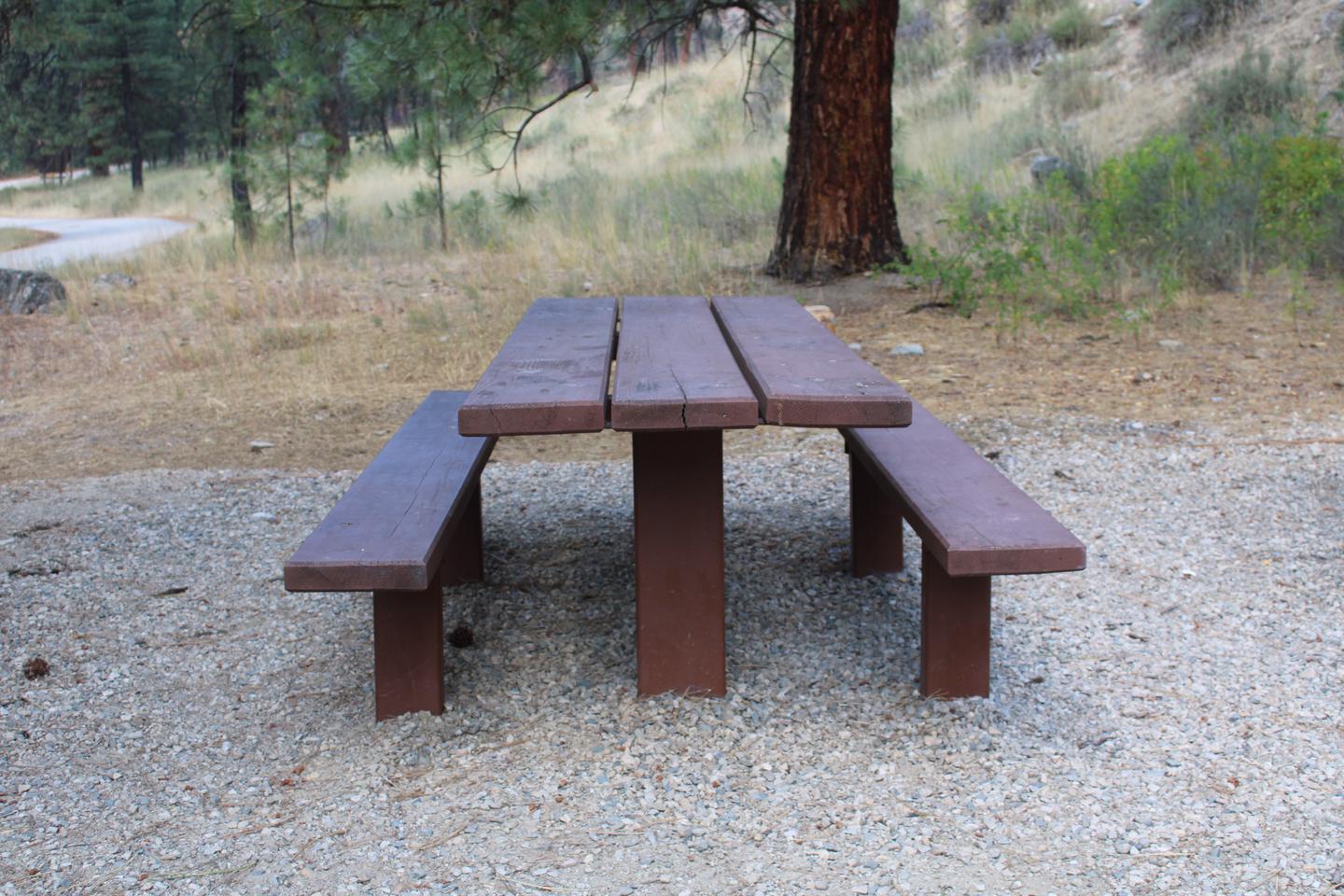 Site picnic table