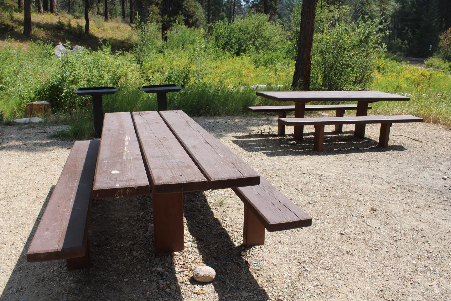 Site picnic tables