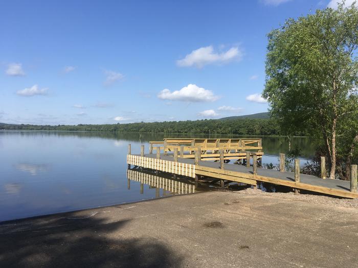 Fishing Pier and Boat DockFishing Pier and Boat Dock with built in bench for great fishing. 