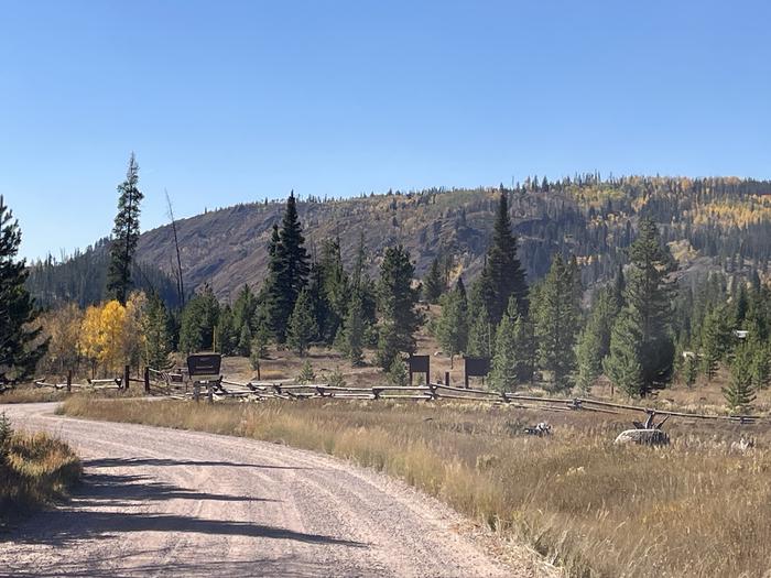 Hinman CG  fence, rocks and treesHinman campground 