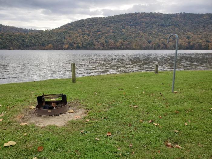 A photo of Site 09 of Loop NANCYS BOAT TO SHORE CAMPGROUND (PA)