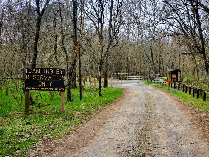 Cottonwood Patch Campground entranceEntrance to the Cottonwood Patch Campground