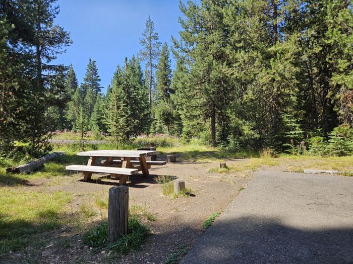 Campsite A01 at Diamond Lake CampgroundA photo of campsite A01 at the Diamond Lake Campground.