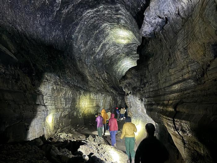 Exploring Lava River CaveExploring the inside of Lava River Cave