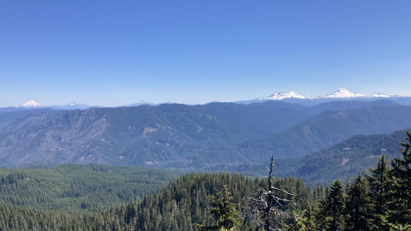 View from Indian Ridge looking eastView of The Three Sisters Mountains and Mount Jefferson 