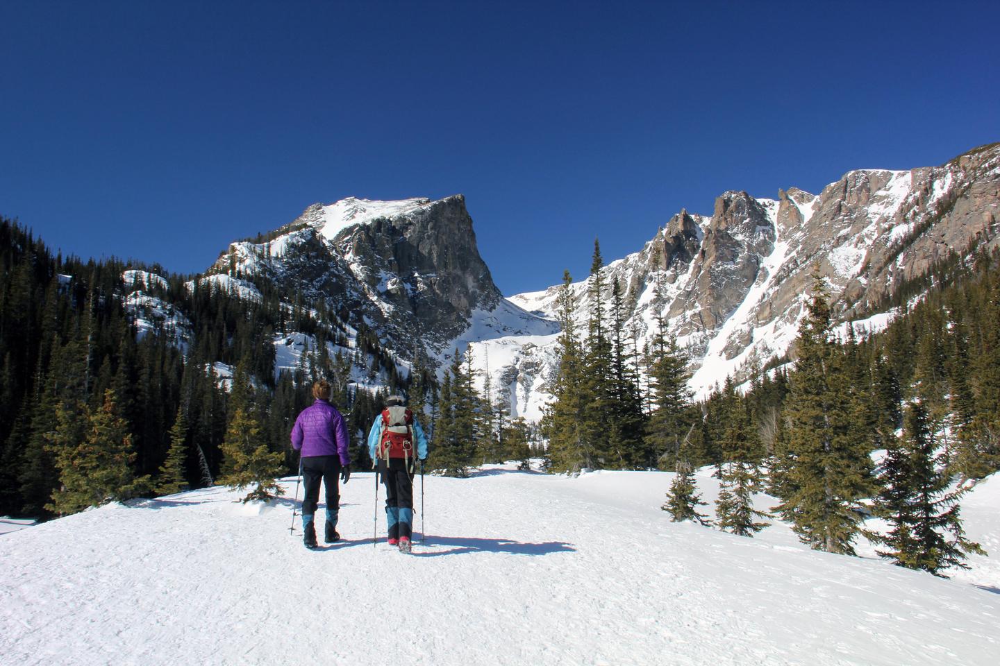 Enjoy winter hiking and snowshoeingWinter hiking in Rocky