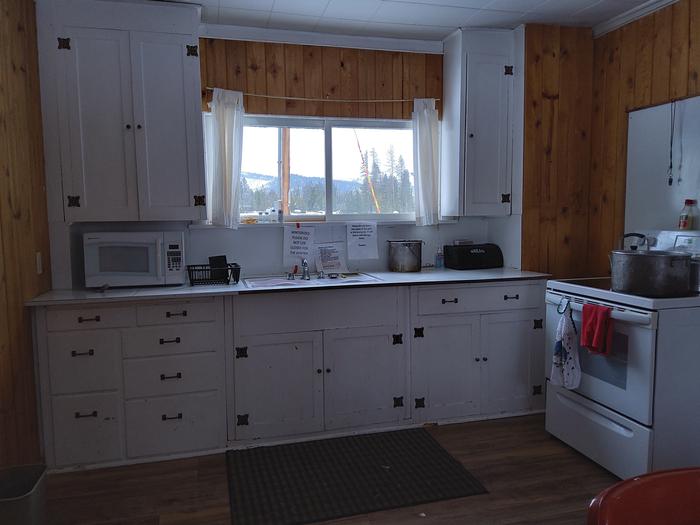 CAPE HORN WINTER RENTAL 9Cooking area in the kitchen