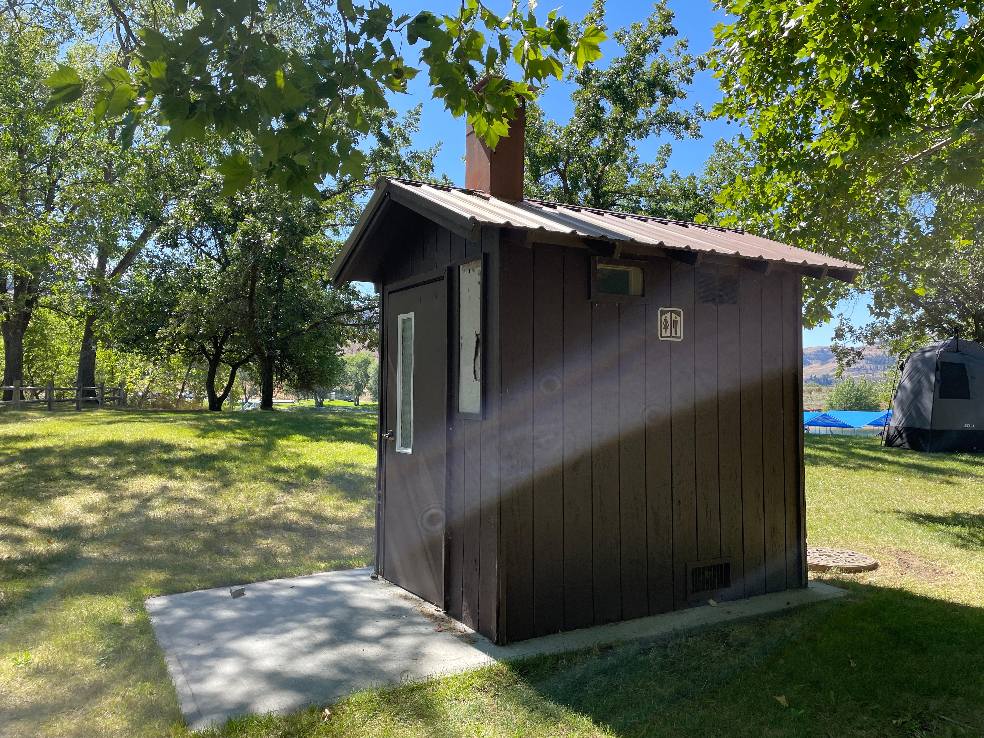 Pit toilet Keller Ferry