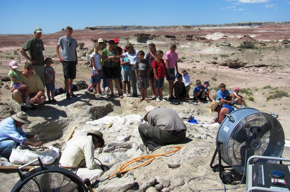 hanksville_burpee_dinosaur_quarry_tour