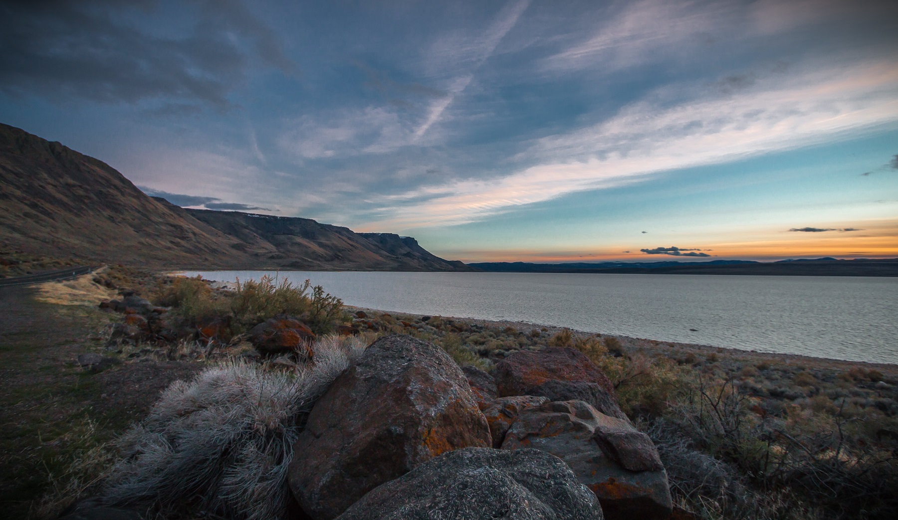 Lake Abert and Abert Rim