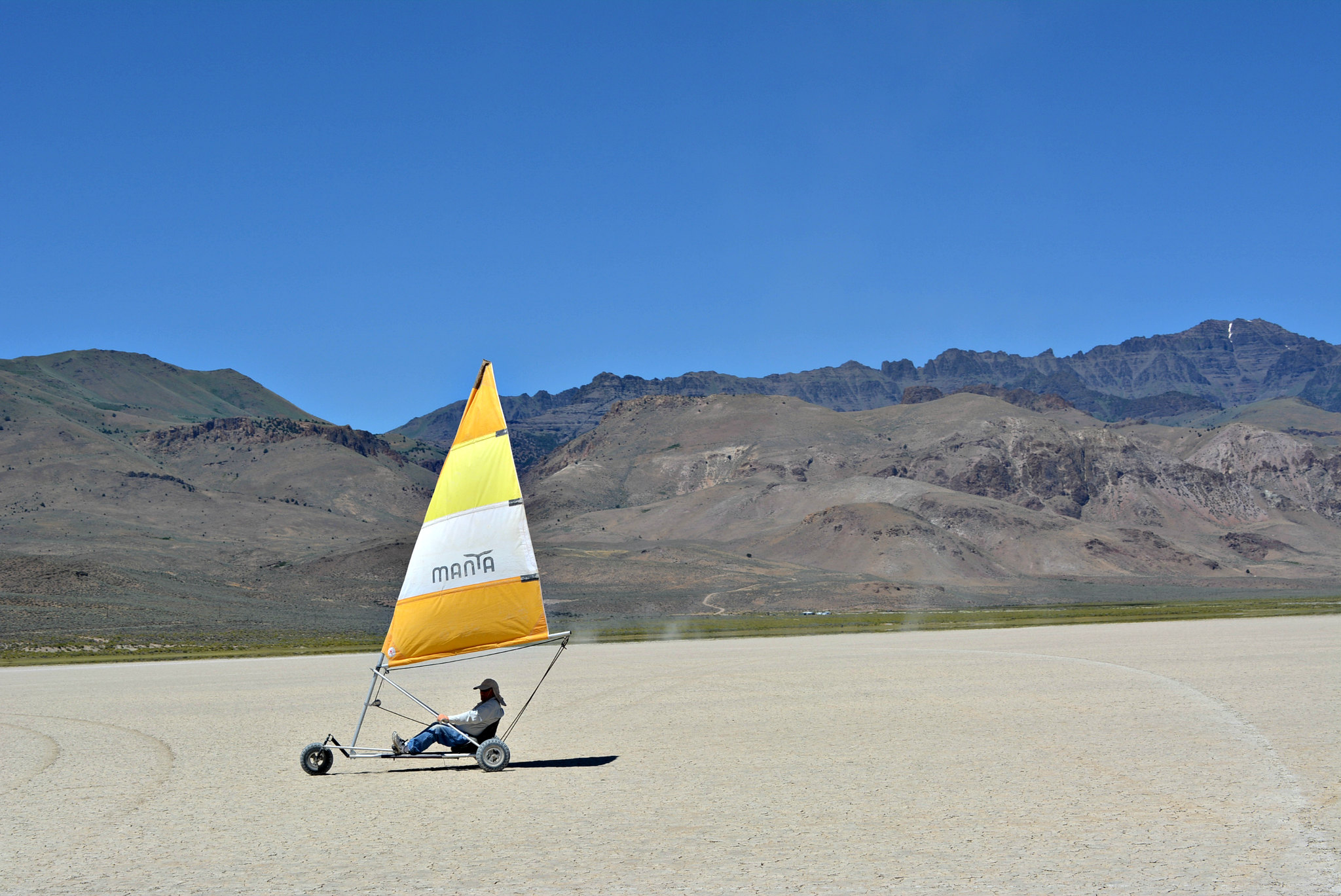 Alvord Desert — Land sailing on the Alvord Desert