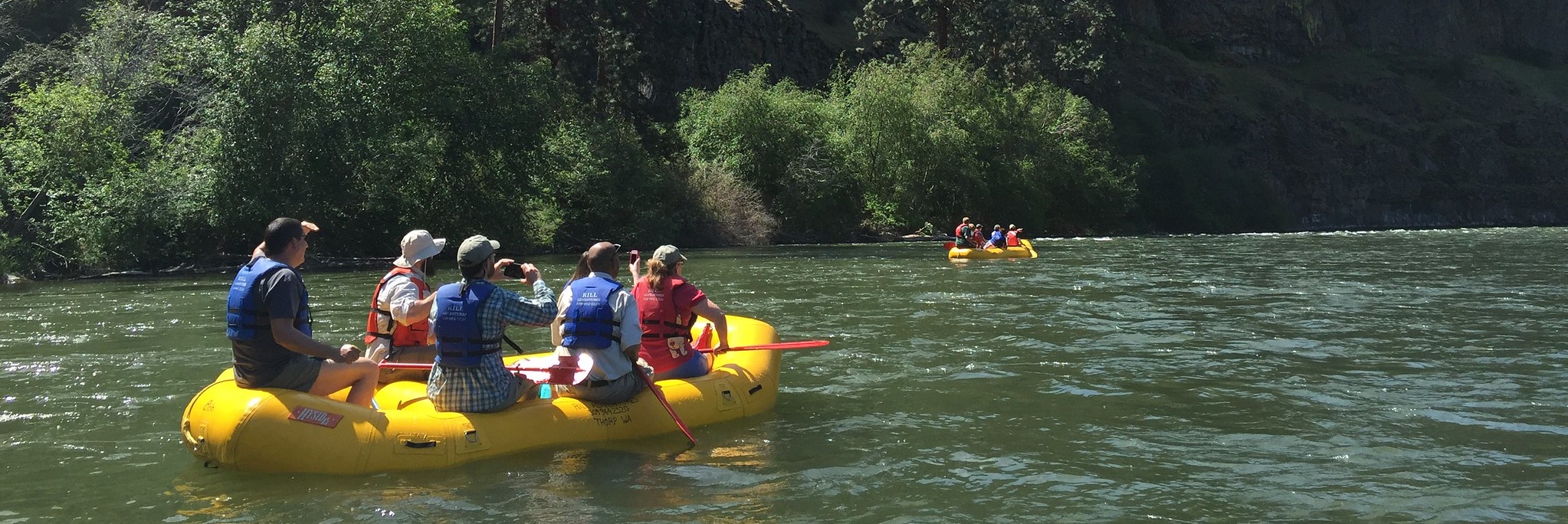 Group rafting the Yakima River