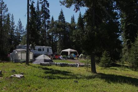 Group camping at Diamond Lake CampgroundDiamond Lake Campground