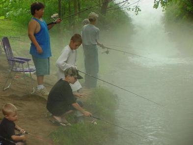 DALE HOLLOW DAMSITE-fishing in the fogDALE HOLLOW DAMSITE