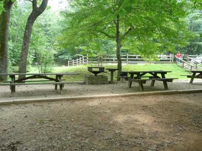 CAVE MOUNTAIN LAKE GROUP PICNIC SHELTER tCAVE MOUNTAIN LAKE GROUP PICNIC SHELTER