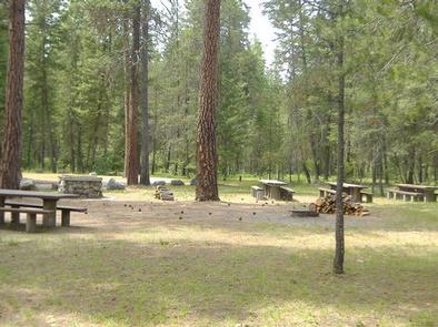 Yaak River Day Use Area Picnic Tables
