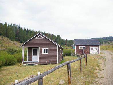 Preview photo of Hoback Guard Station