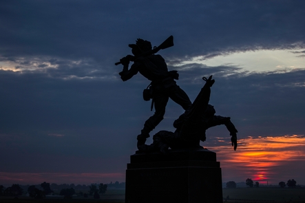 The Mississippi Monument at sunriseThe Mississippi Monument at sunrise.