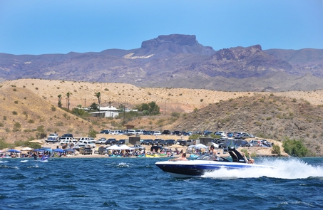 Boating at lakes Mead and MohaveBoating is a popular activity at lakes Mead and Mohave