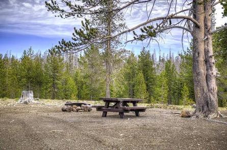 THREE CREEKS MEADOW CAMPGROUND