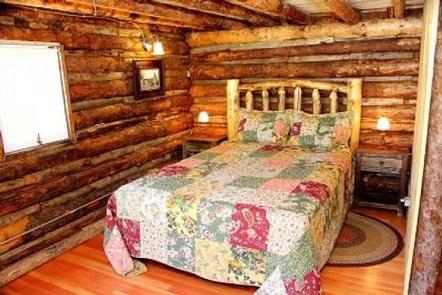 ALPINE RANGER STATION Small Cabin Bedroom 